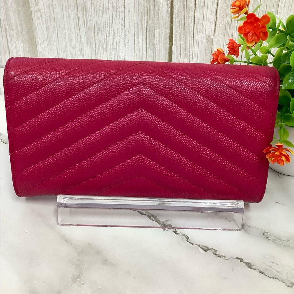 GUC Yves Saint Laurent Fuchsia Chevron Clutch - Picture 3 of 7